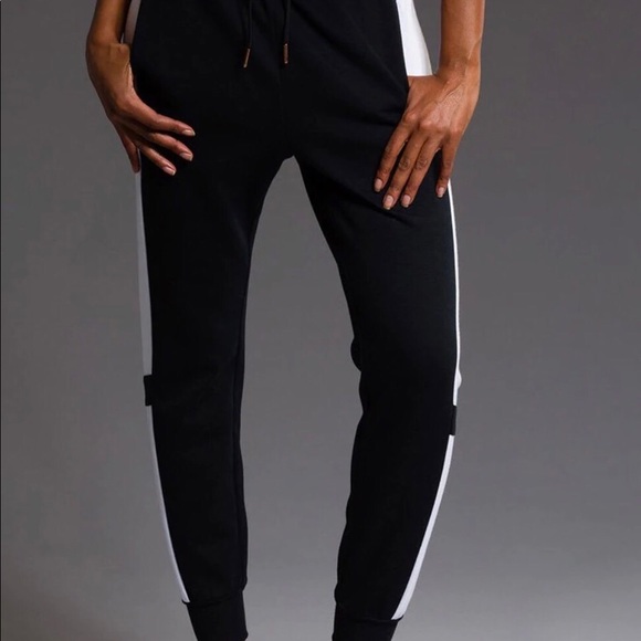 Onzie Black & White Blocked Sweatpants. Size M/L - Picture 3 of 11